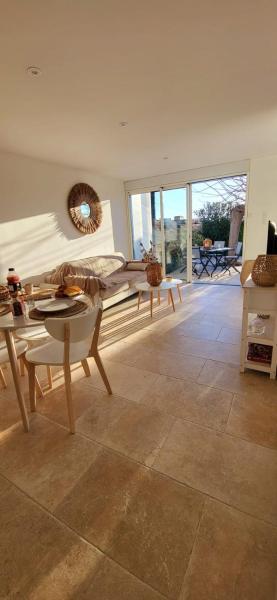 Bambou Beach 30m from the beach Renovated Air-conditioned Private car pa